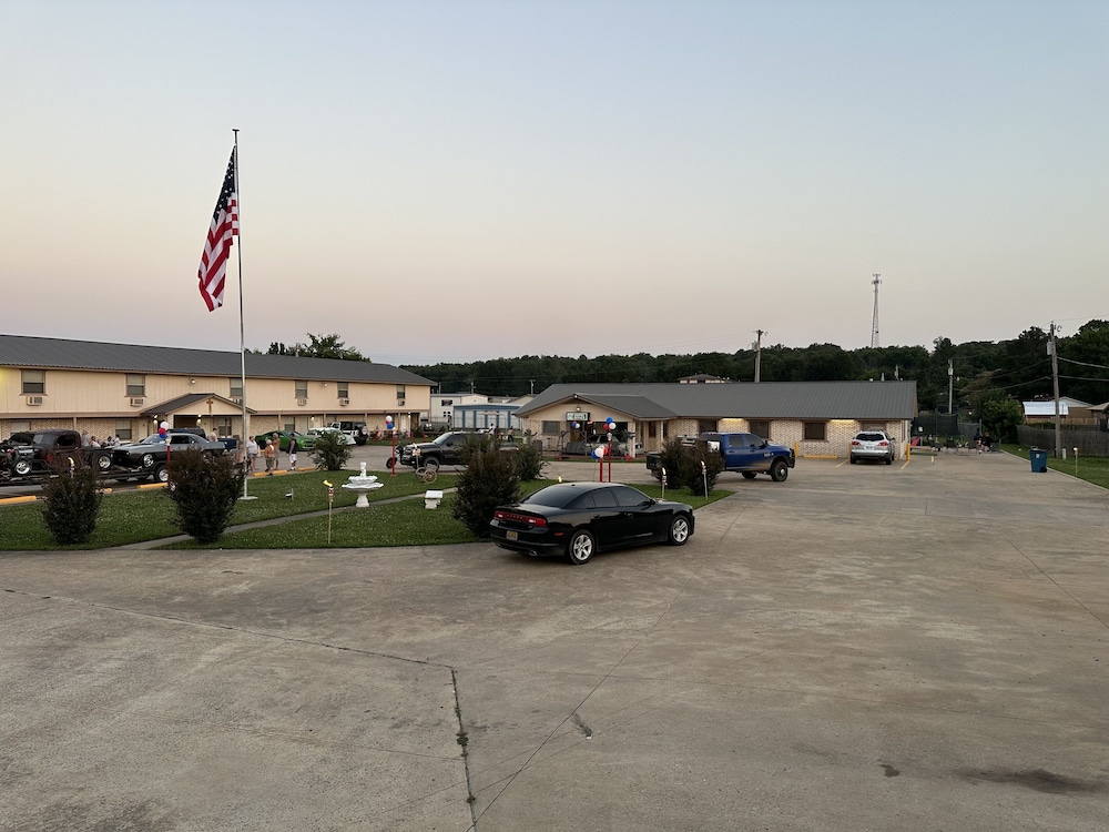 Travelers Inn Motel