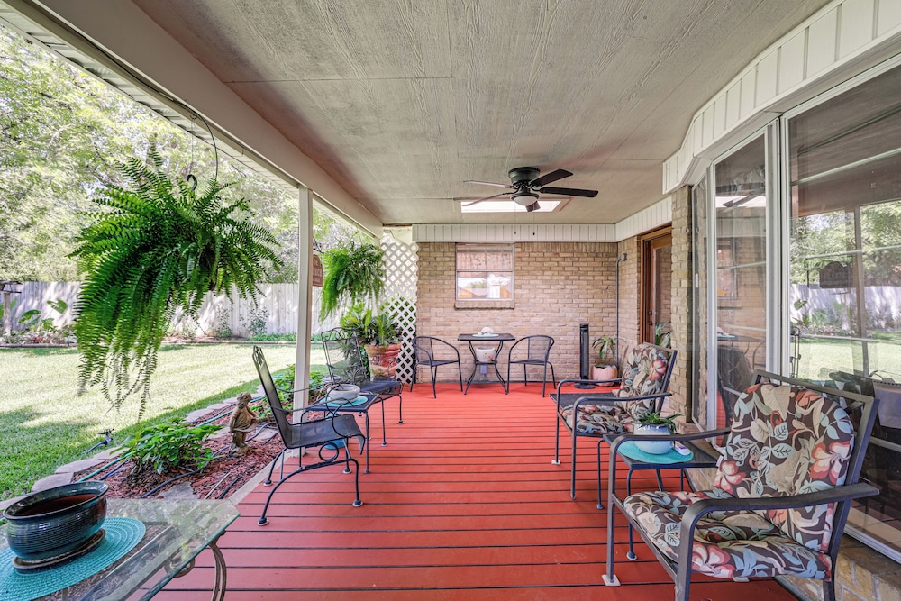 Home w/ Backyard Oasis < 7 Mi to At&t Stadium!