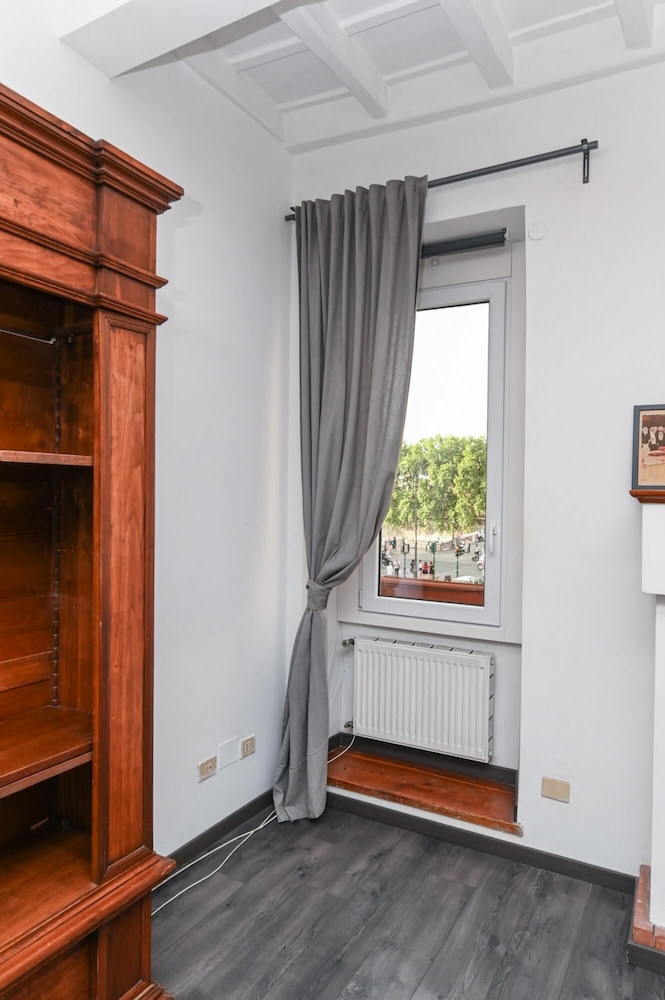 Gorgeous Trastevere Loft On The River