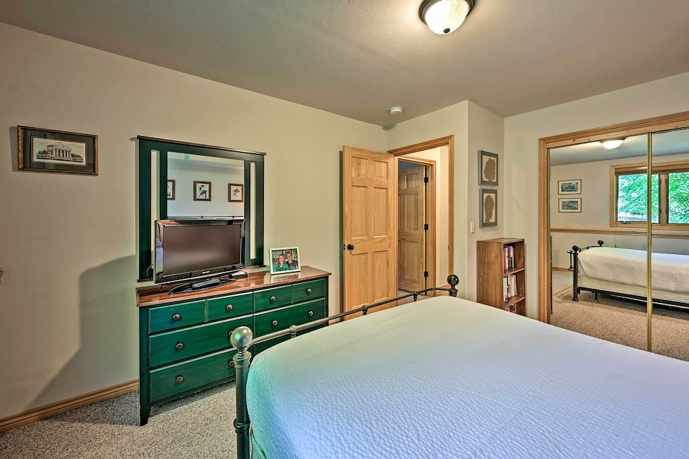 Mountain Home With Decks, Walk to Gondola view 5