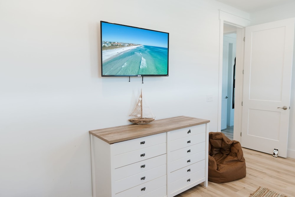 Enclave at Lyndell Lane by Avantstay Private Pool