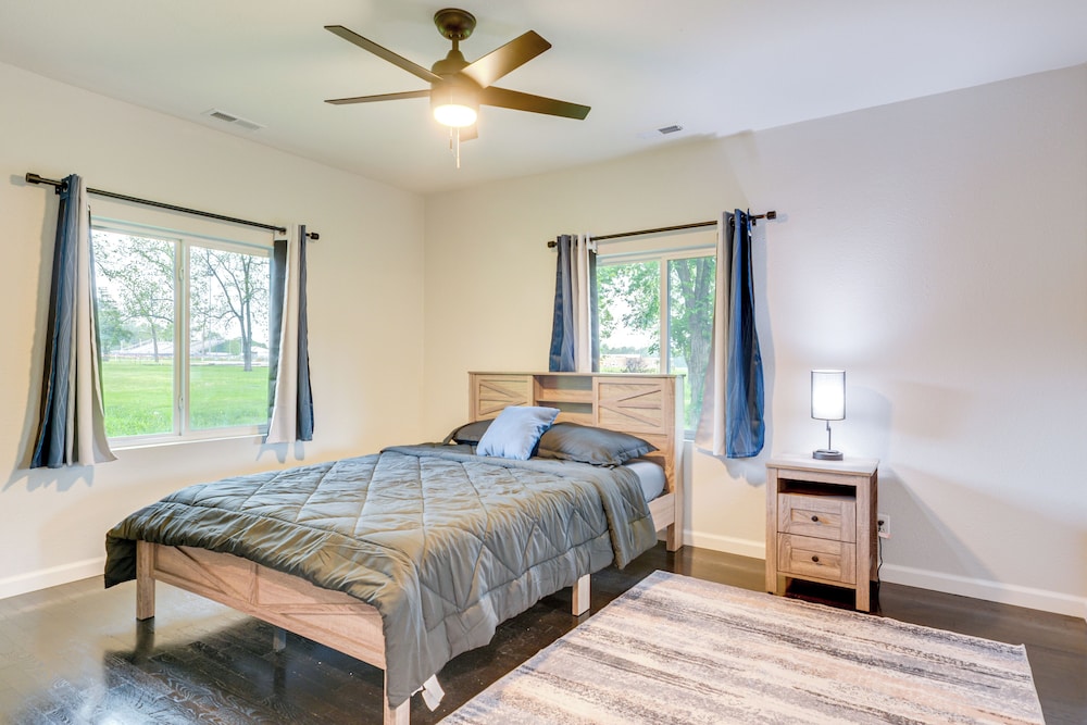 Yard w/ Patio: Family-friendly Home in Lamar!