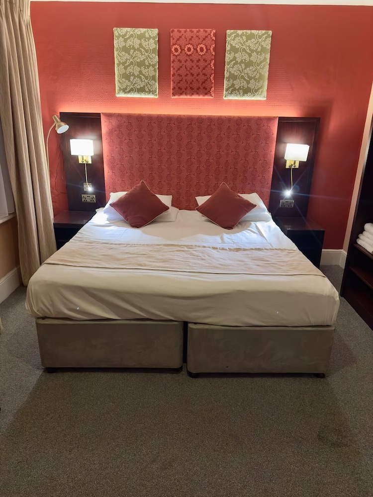 Acacia Hotel