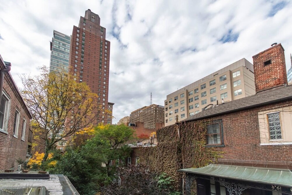 Rittenhouse Gem - One Bedroom w Patio and Parking view 2