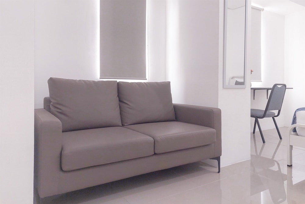 Relaxing And Homey Studio At Urbantown Serpong Apartment