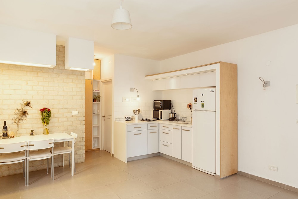 2Rooms Perfect Location 1Min to Beach