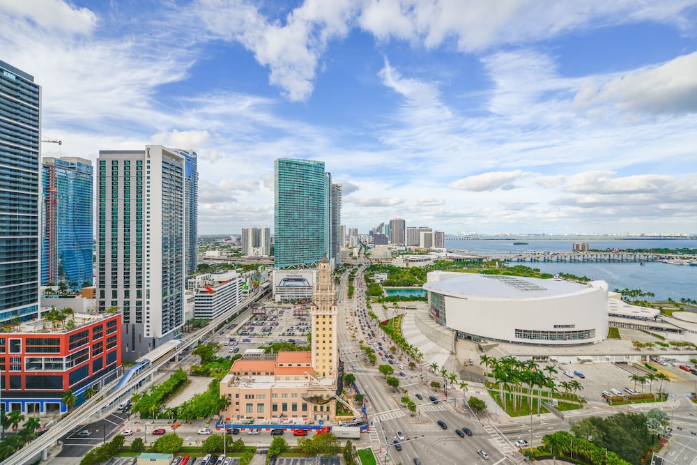 Breathtaking Studio with Bay & City View