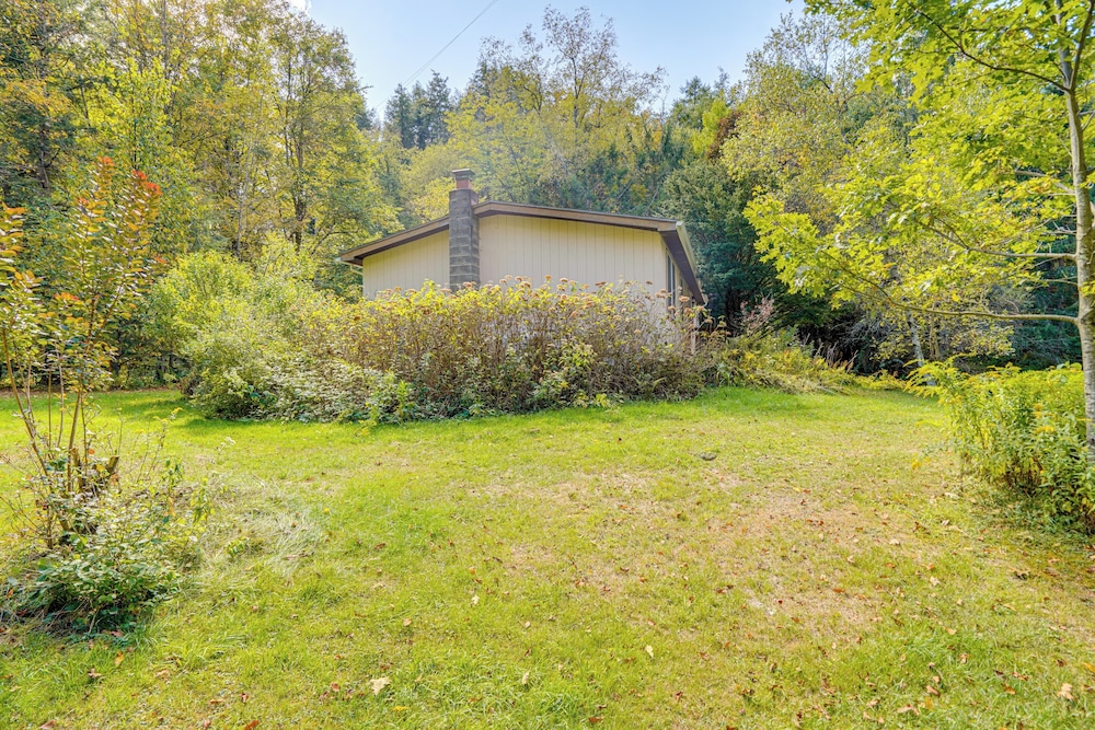 Quiet All-season Creekside Escape in Upstate!