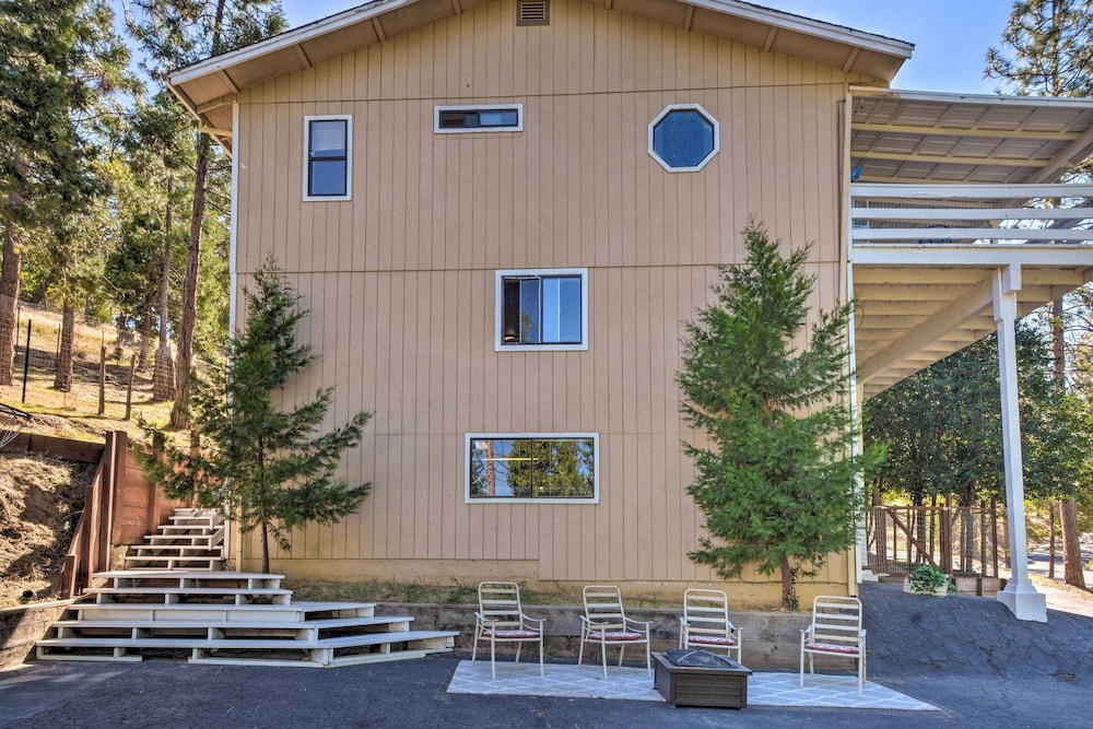 Peaceful Groveland Home w/ Deck + Fire Pit! view 3