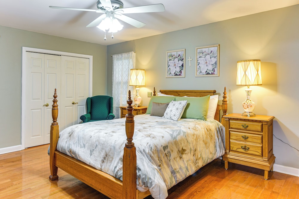 3 Mi to Historic Dtwn: Family Retreat in Beaufort!