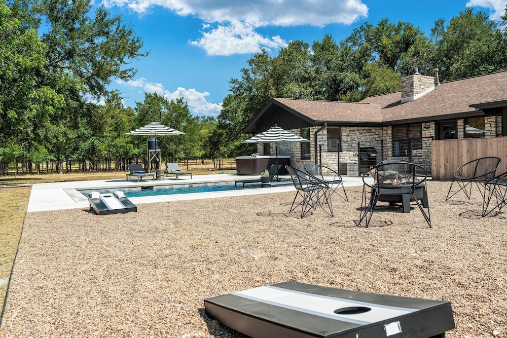 Hot Tub Pool Firepit Gameroom Guesthouse