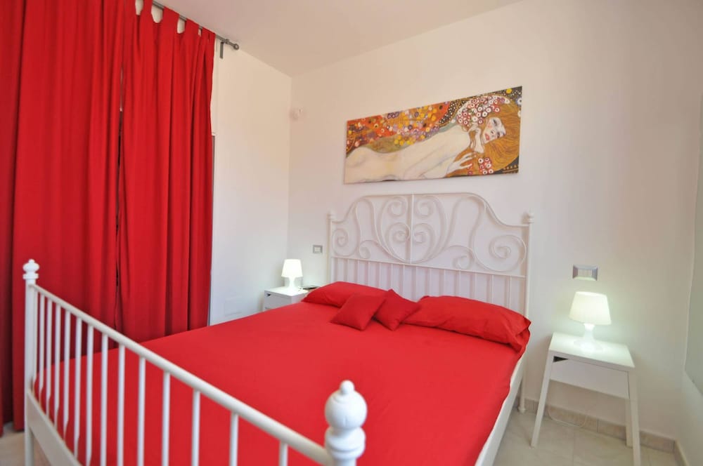 Villa Sacher Sleeps 12 Just 100 Metres From the sea