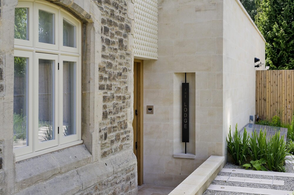 Stunning 5 bed Fulham Home w Indoor Pool Sauna and Private Garden