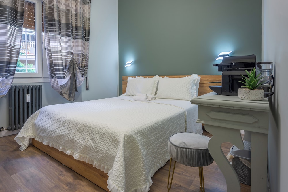 Aurelia Garden Suite