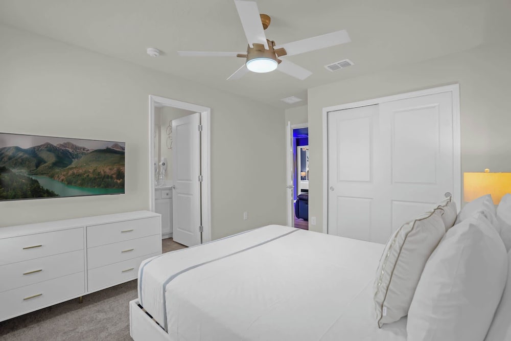 Upstay: Family Retreat w Pool, Cinema & Games Room