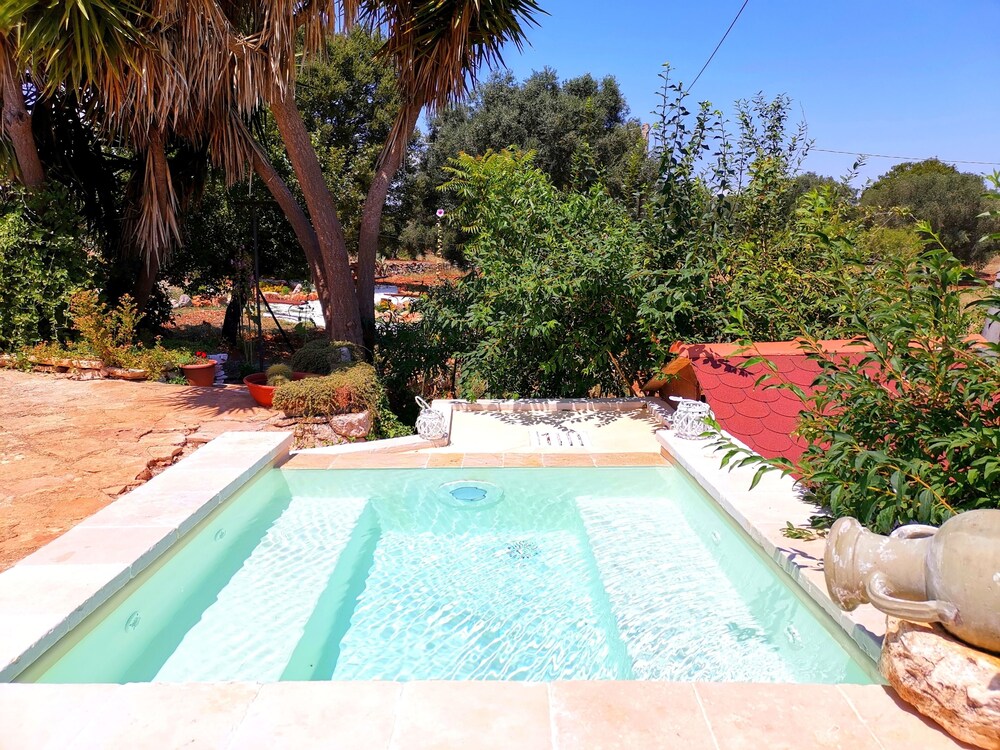 Trullo Madia with Shared Hot Tub in Nature photo 2