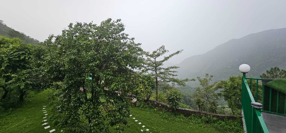 Bougainvilla Mountain Retreat