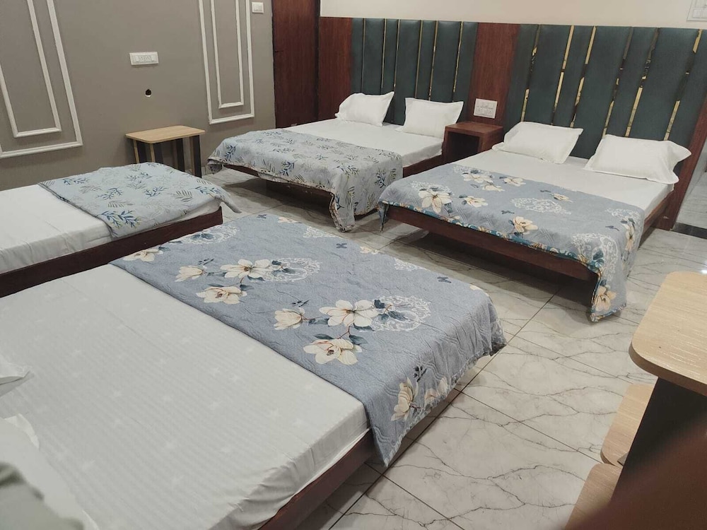 HOTEL SHREE GAJANAND PALACE