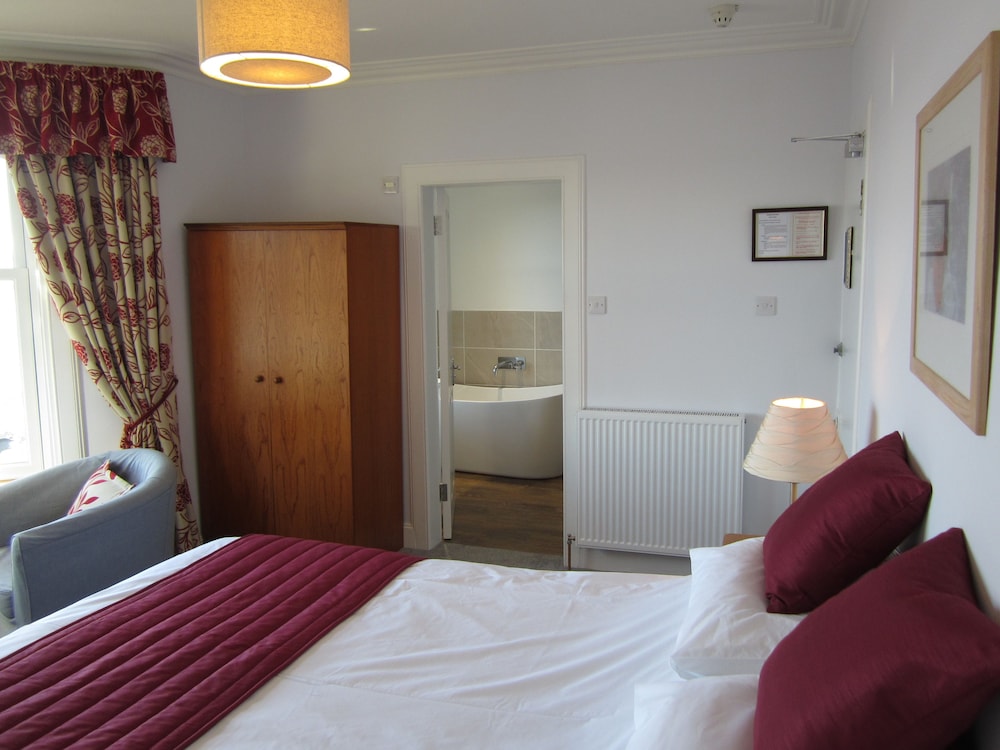 Hotel Ronebhal Guest House - Image 1