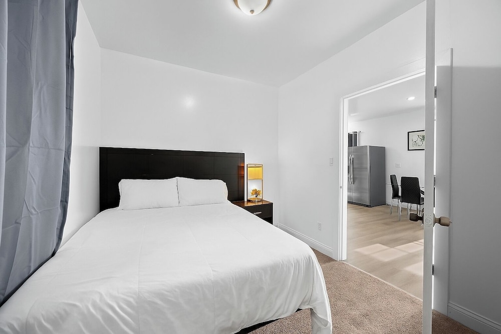 New Downtown Lux 3BR Free Parking, AC & Wi-fi
