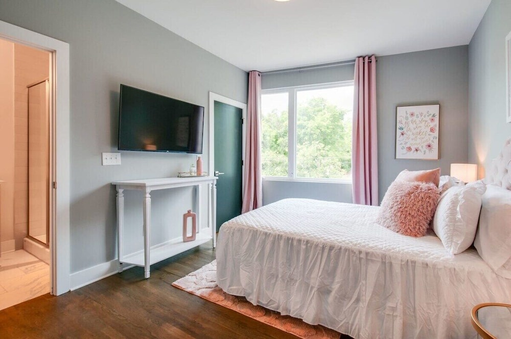 King Queen 2 Homes - 24 Beds City Views