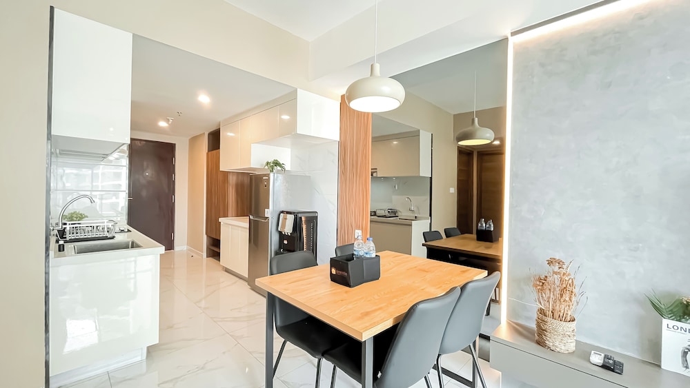 Spacious And Stylish 3Br At Sky House Bsd Apartment