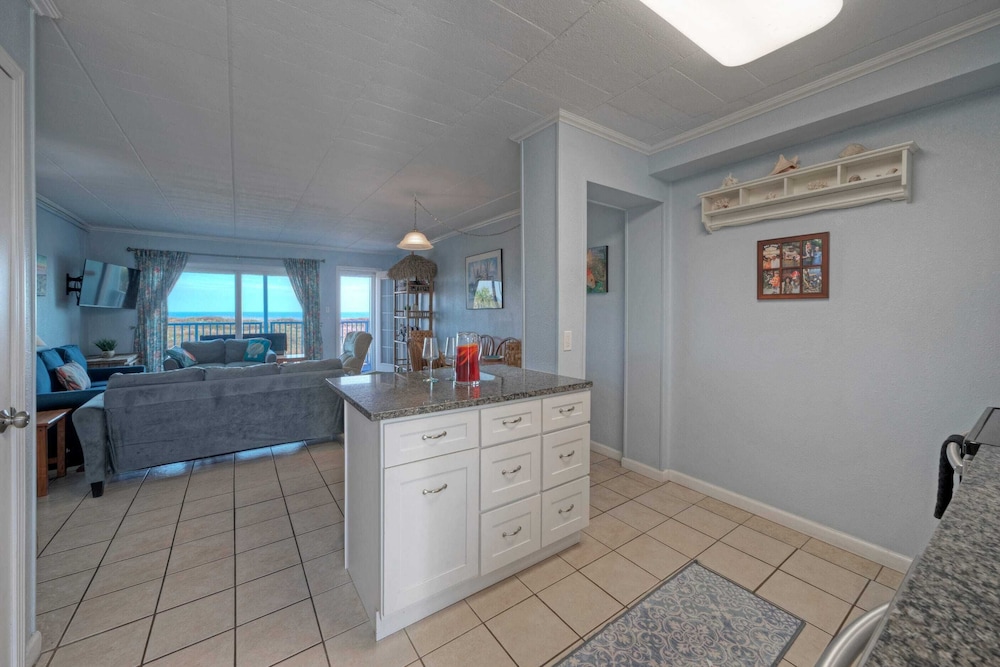 Beachfront Condo w/ Ocean View, 2 Pools, Boardwalk to the Beach Island Getaway