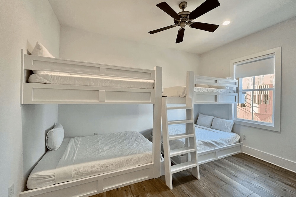 Casa d Azure by Avantstay Sleeps 18 Private Pool Golf Cart Included