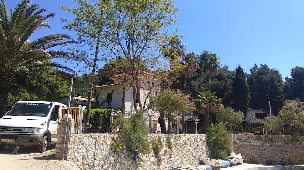 Tourist Resort Milna Vis