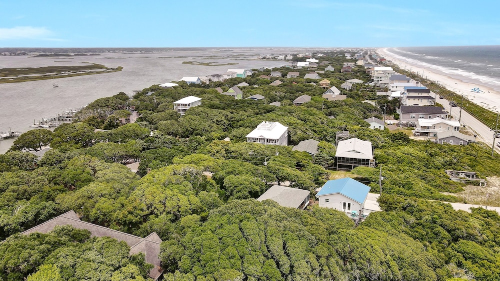 Oceanwatch Cottage by Topsail Realty