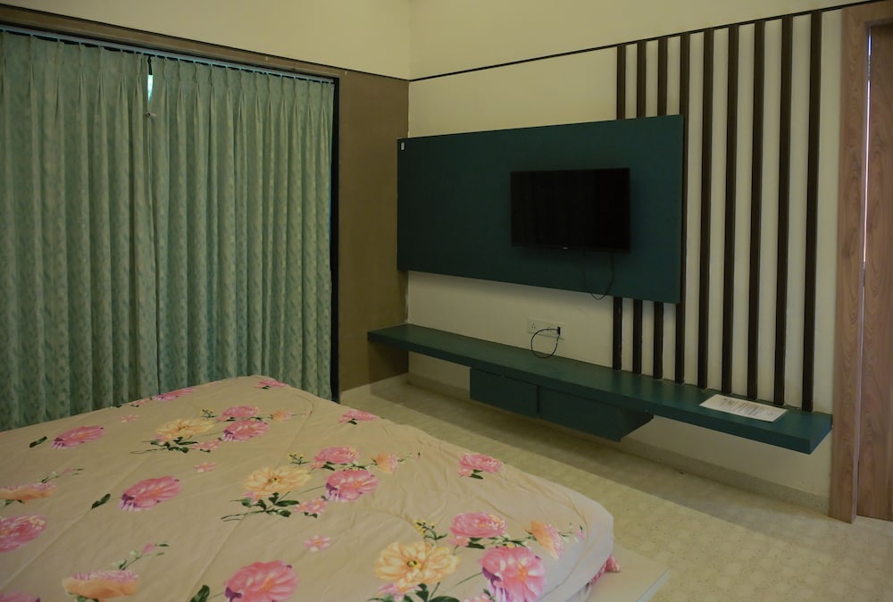 StayGuru Luxury Villa