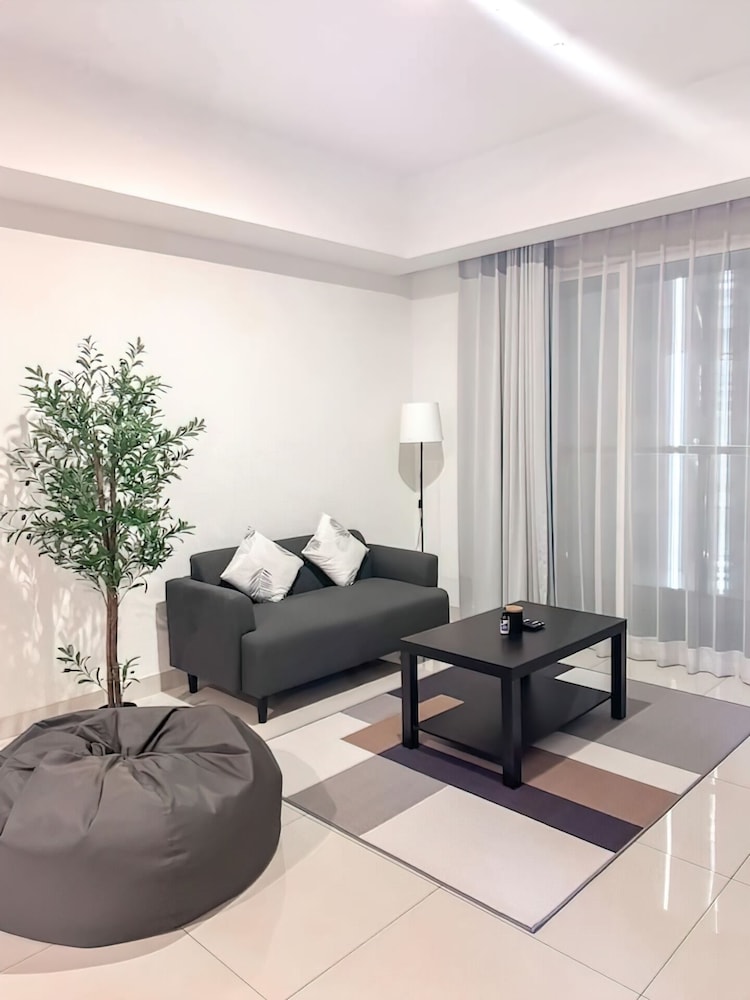 Staycation Jakarta Kensington Royal