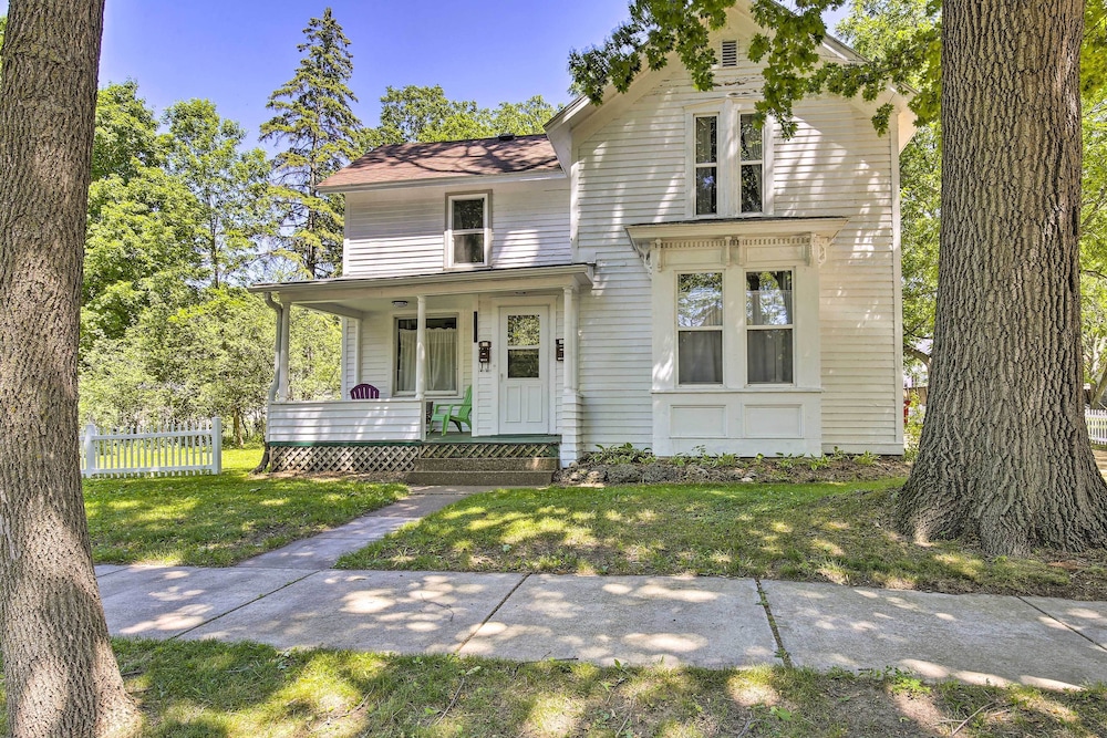 Family-friendly Menomonie Retreat: Walk to Town! view 5