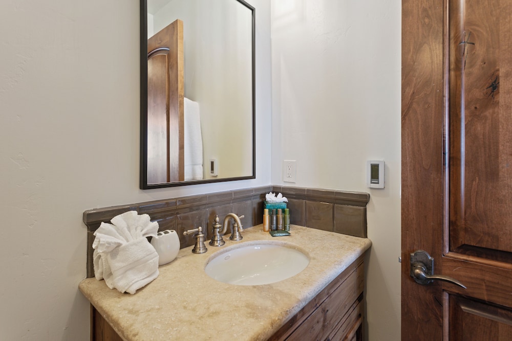 Grand Lodge - Penthouse #505 - Ski-in/ski-out 5 Bedroom Condo