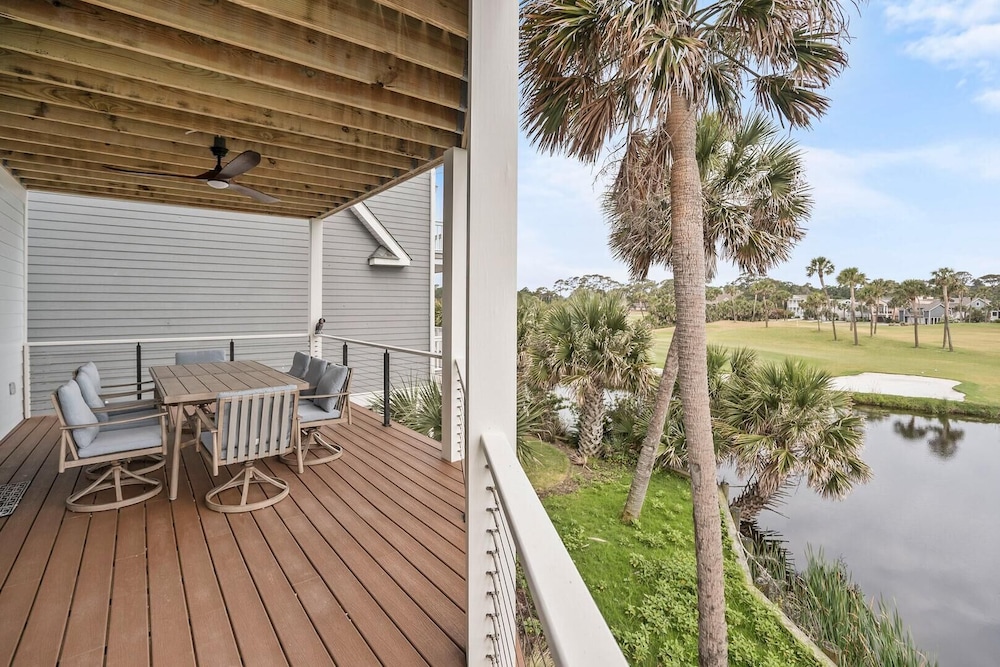 Spacious and Stylish 4-bed, 4.5-bath Home With Stunning Golf Views