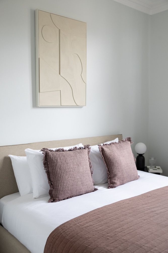 Gulaid House Knightsbridge by Bob W London