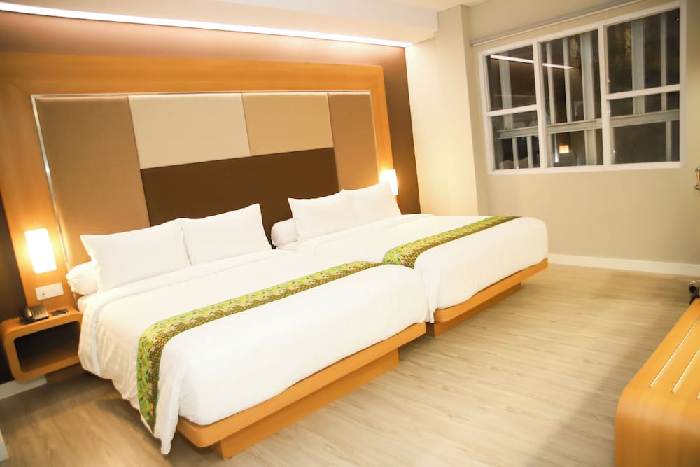 Front One Hotel Papua Lestari