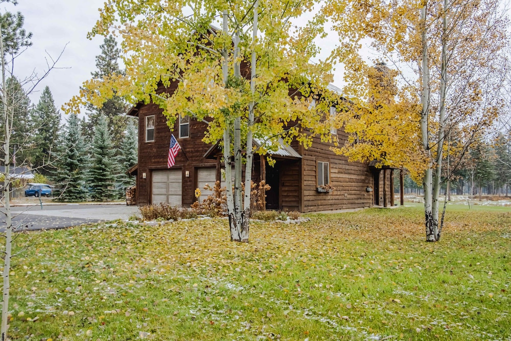 Flathead River Retreat For 15!
