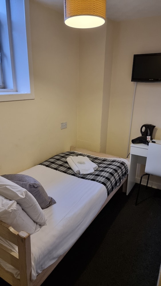 The Hampton Court Guesthouse