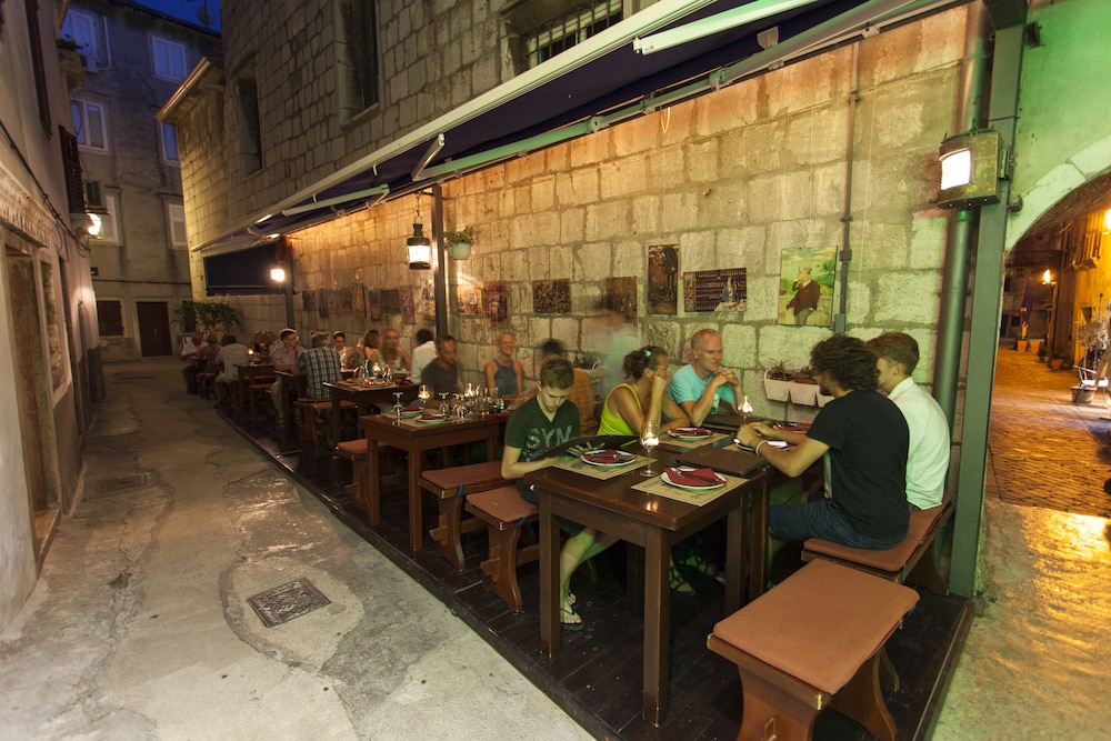 Guest House Floreus Cres