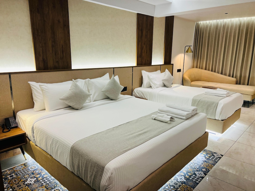 Royal Plaza Inn by RAK Rooms