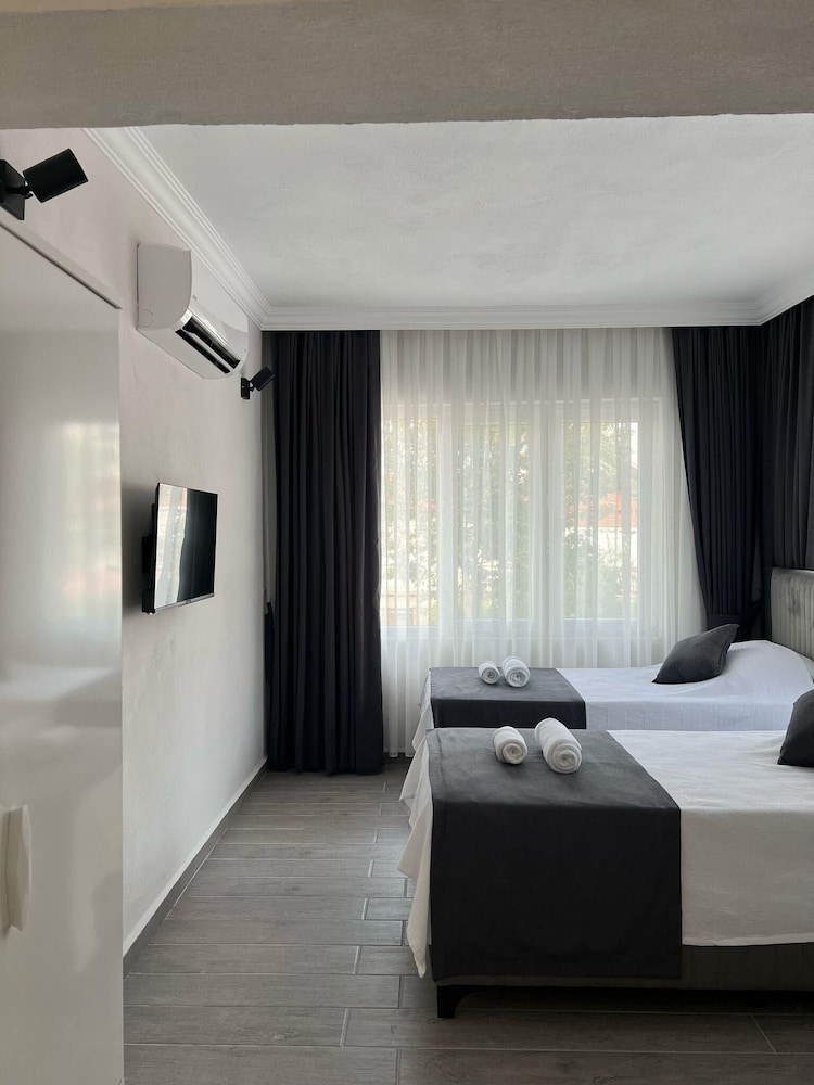 MONİ HOMES