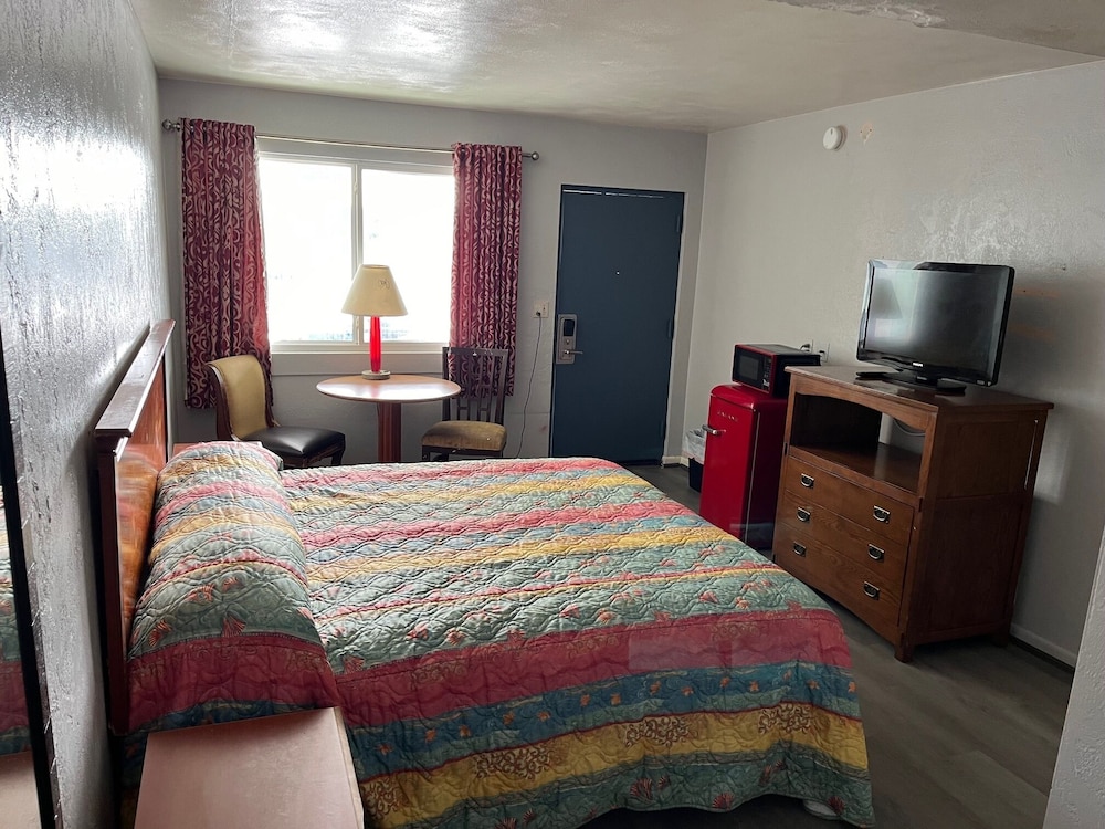 8th Street Motel view 2