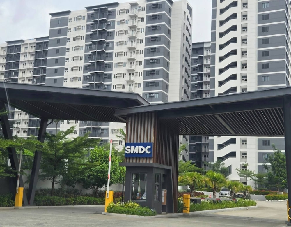 Stylish Condo Room in Iloilo City With Shared Pool