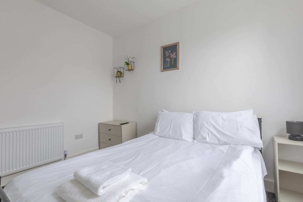 Spacious & Newly Renovated 4BD House East Ham!