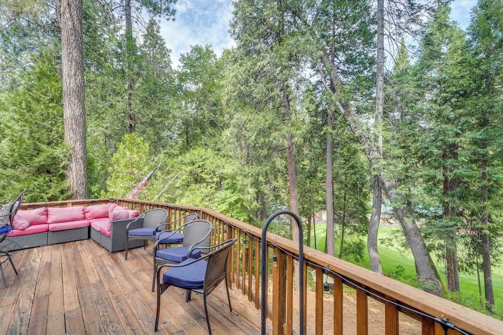 Sleek Blue Lake Springs Retreat w/ Deck & Yard!