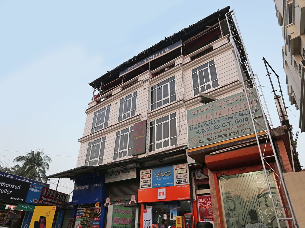 OYO 10883 Pema Thang Residency