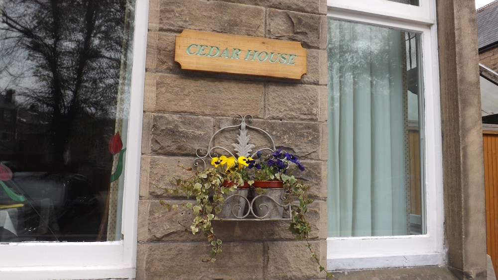 Hotel Cedar House B&B