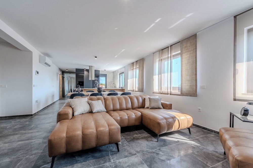 Penthouse Adela