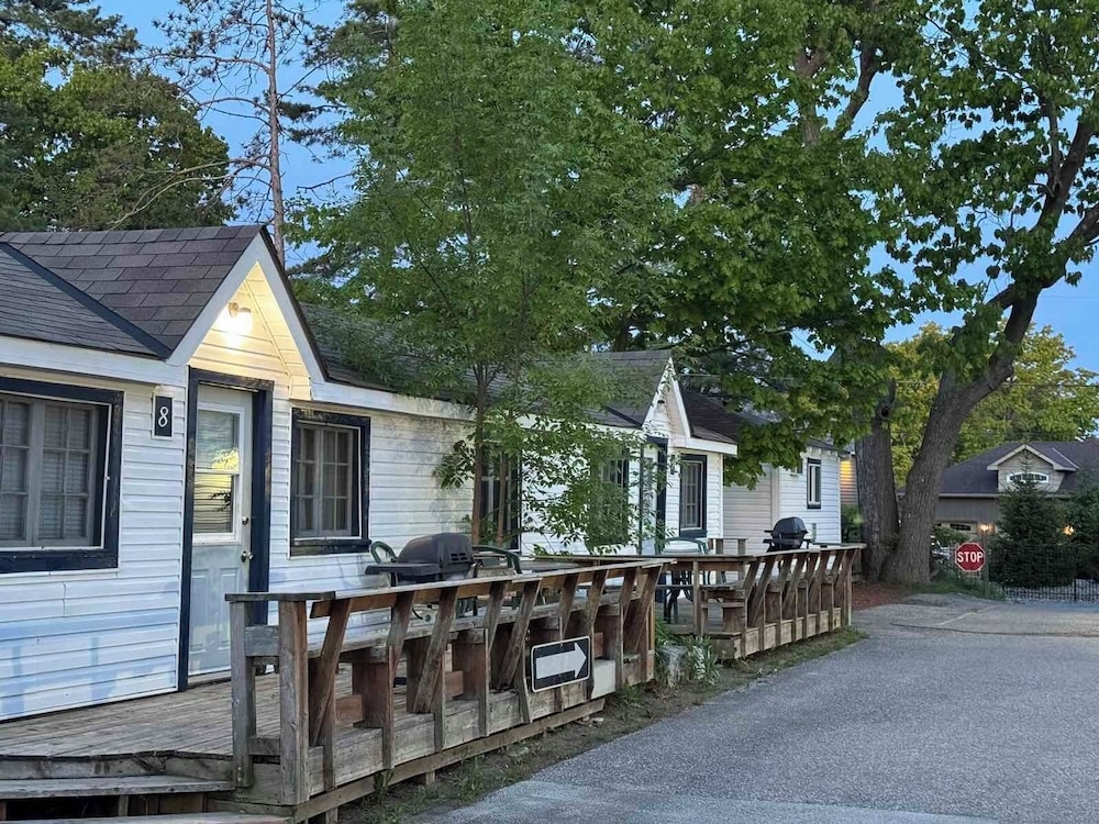 Alton Lodges